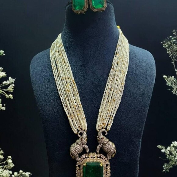 Elegant Green Stone Semi Precious Doublet Necklace Set - Picture 2 of 2